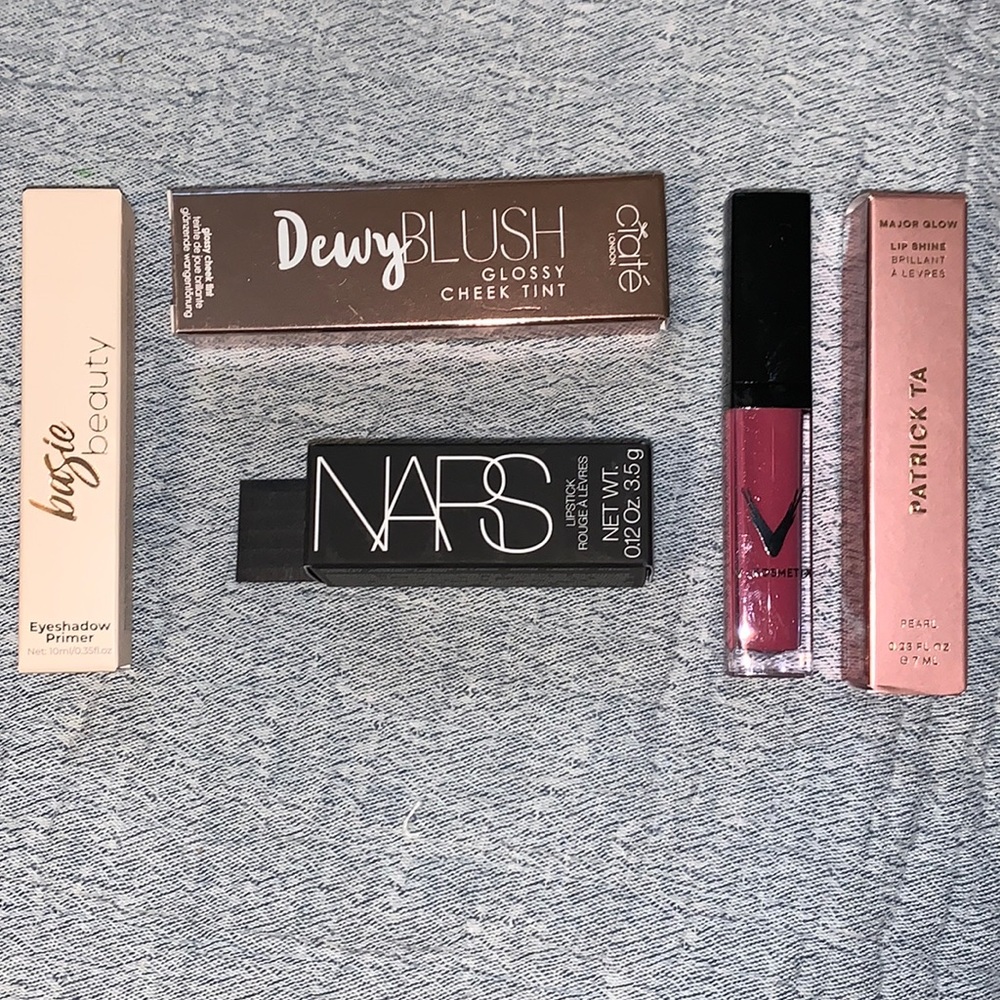 Makeup bundle